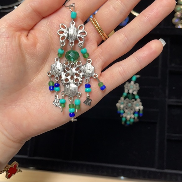 A pair of Earrings - Picture 2 of 2